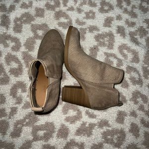 Universal Thread Booties